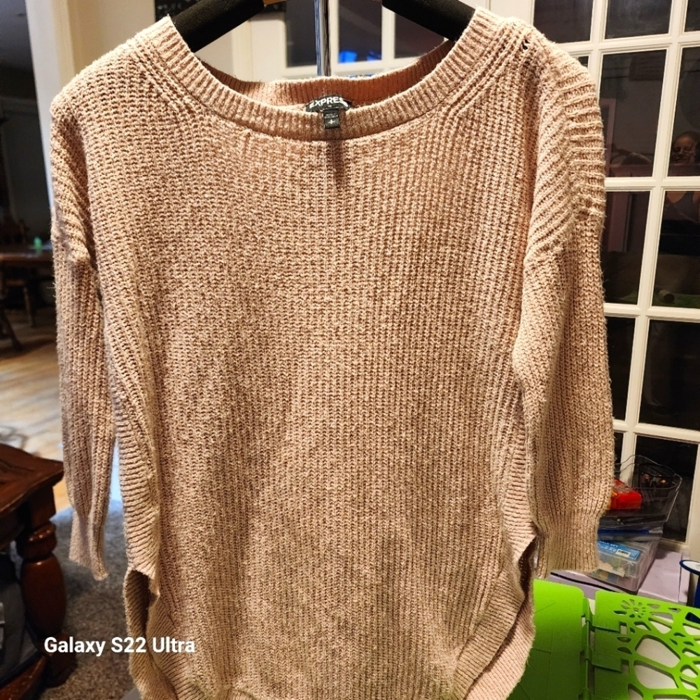 EXPRESS Cream Crew Neck Sweater with Chunky Ribbed Texture